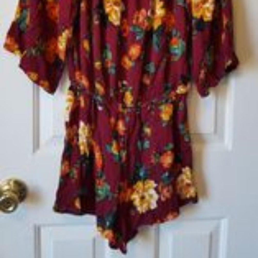Ambiance Floral Romper size Small - Picture 2 of 5